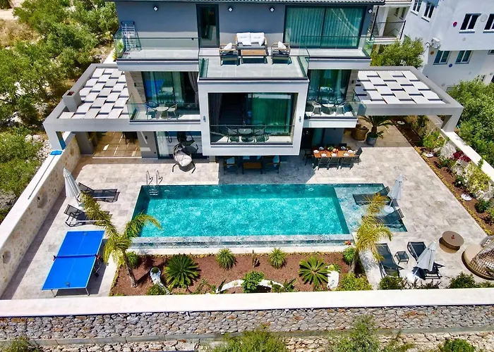 Villa Kazarman, Kalkan\'In Kalbinde Denize, Merkeze